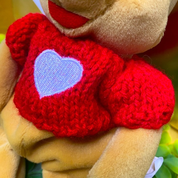 DISNEY STORE NWT 90s WINNIE THE POOH w/RED KNIT HEART SWEATER BEAN BAG PLUSH 8” - Picture 7 of 12